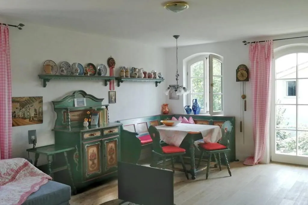 Ferienwohnung In Seenaher Kuenstlervilla In Gstadt Gstadt am Chiemsee Germany
