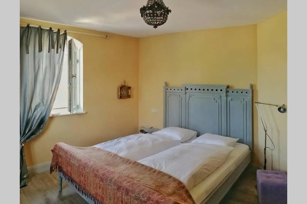 Ferienwohnung In Seenaher Kuenstlervilla In Gstadt Gstadt am Chiemsee