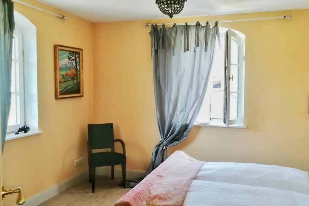 Ferienwohnung In Seenaher Kuenstlervilla In Gstadt Gstadt am Chiemsee Apartment