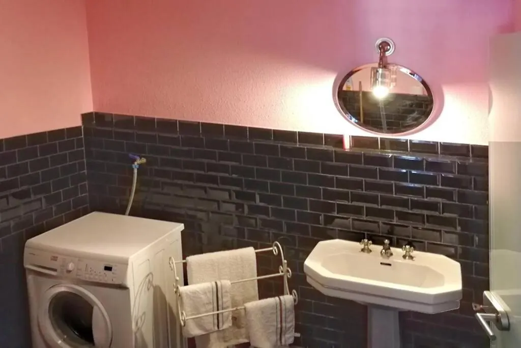Ferienwohnung In Seenaher Kuenstlervilla In Gstadt Gstadt am Chiemsee Apartment