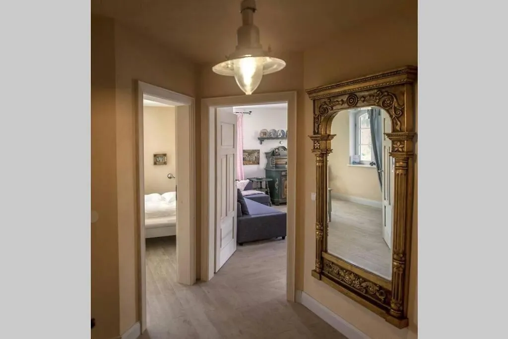 Apartment Ferienwohnung In Seenaher Kuenstlervilla In Gstadt Gstadt am Chiemsee