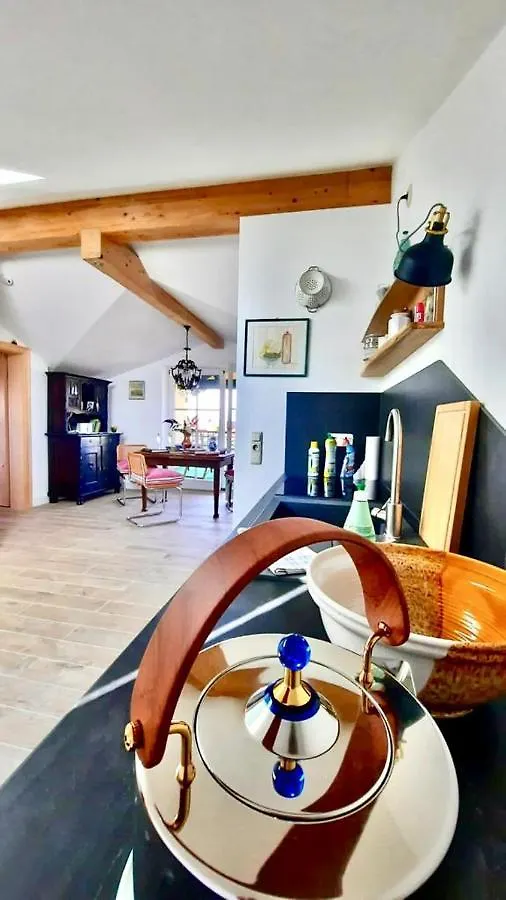 Ferienwohnung In Seenaher Kuenstlervilla In Gstadt Gstadt am Chiemsee 0*,