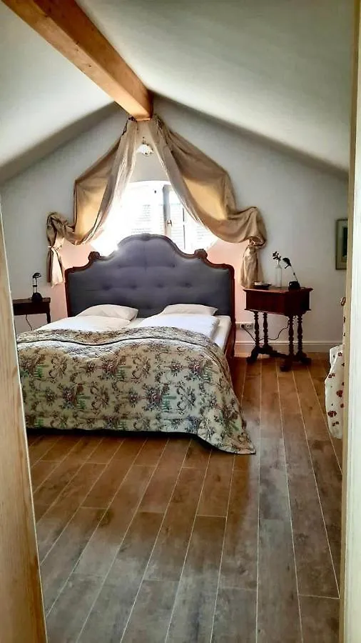 Ferienwohnung In Seenaher Kuenstlervilla In Gstadt Gstadt am Chiemsee Apartment
