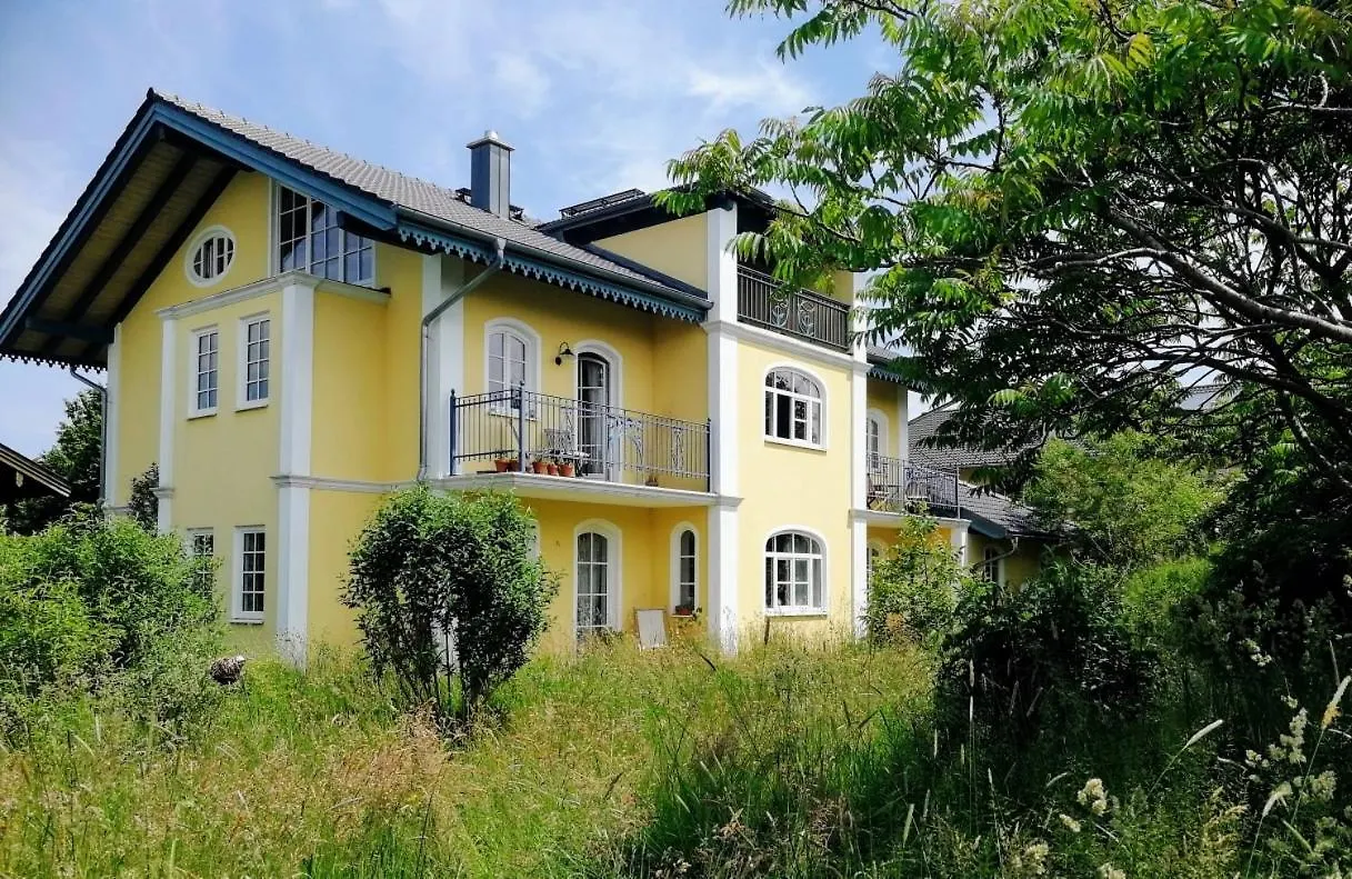 Ferienwohnung In Seenaher Kuenstlervilla In Gstadt contacts